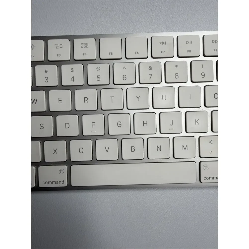 Original Apple Magic Keyboard Model A1644 Lightning  Excellent Condition Working